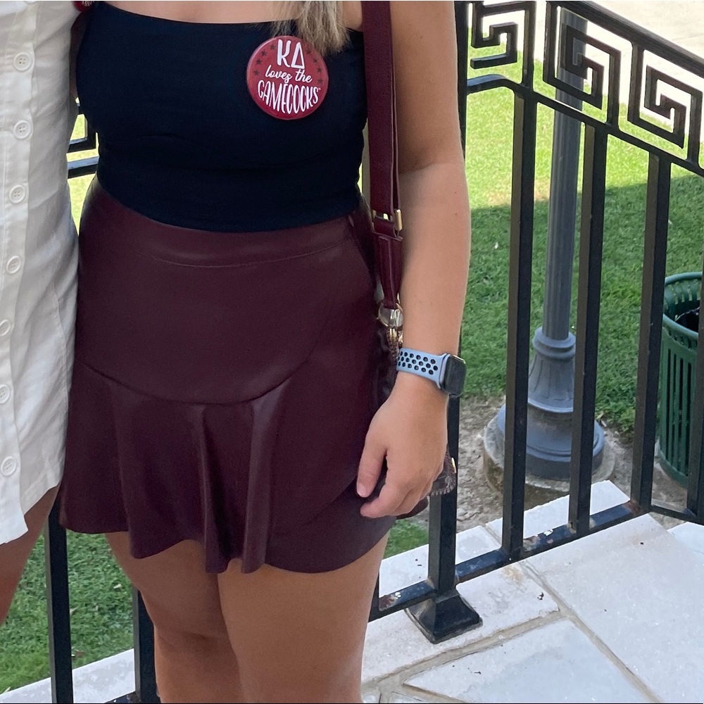 Do+Be garnet skort